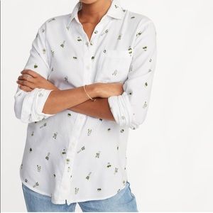 NWT Adorable Plant Life Classic Button Front Shirt